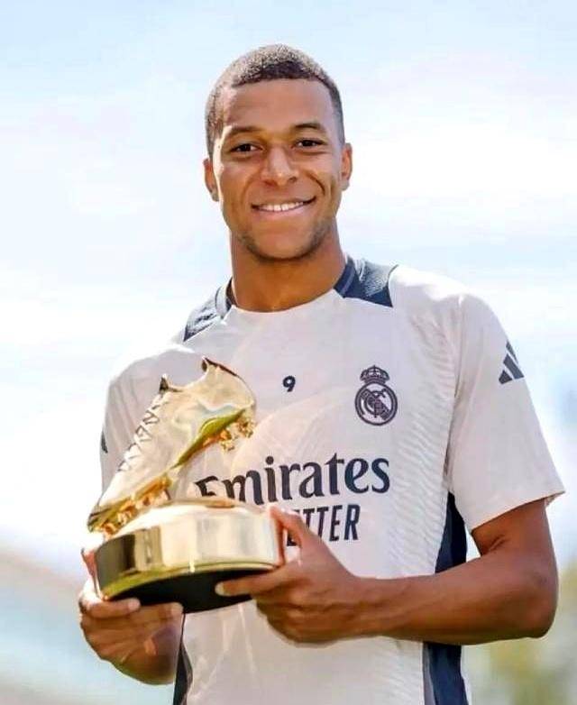 40岁依旧能飞，C罗对阵赛哈特海湾上演高难度倒钩破门