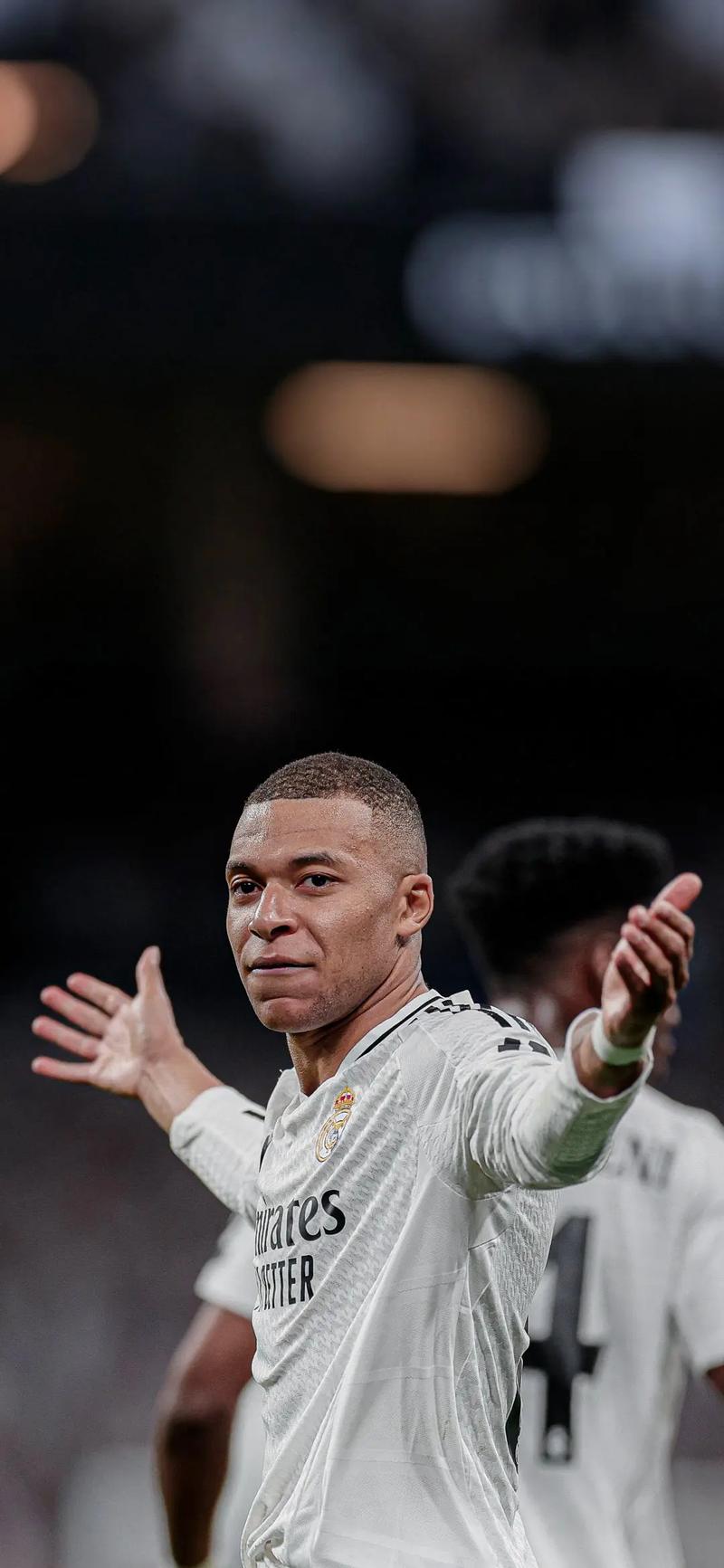 TA：埃利奥特融入维拉的进程较为缓慢，他需要更加沉着冷静